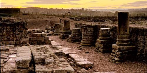 wishfulthinkment:Hadrian’s Wall, Britain.www.britainexpress.com/History/Hadrian’s