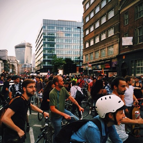 Critical mass at Aldgate. #criticalmass #london #walkeytalkey