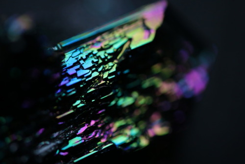 Unedited macro shots of a silicon carbide crystal (carborundum)tumblr | Instagram | Etsy Shop