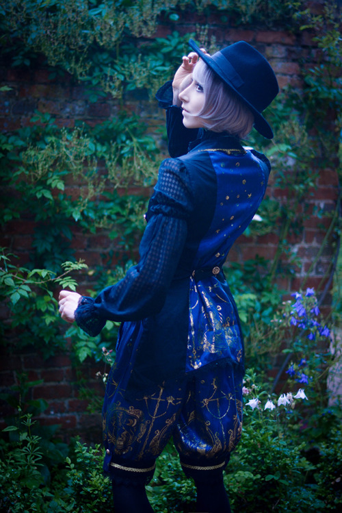 Today’s coord for manor house in the countryside trip! &gt;3&lt;Blouse: AATP, vest and