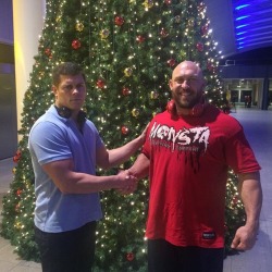 unstablexbalor:  thebigguyryback22: Great to run into former WWE Star Cody Rhodes while out X-Mas shopping.