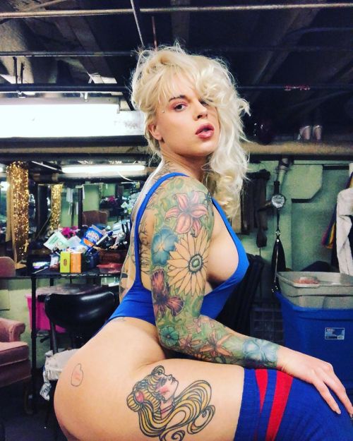 stripper-locker-room:  https://www.instagram.com/yourtoxicaddiction/