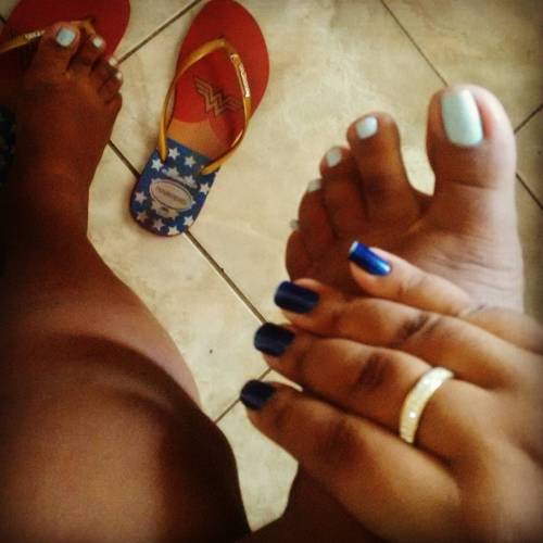jairesueli: Minha tara por azul….  #bomdia  #feetgirl  #ebonytoes  #ebonysoles  #ebonyfeetfetish  #e