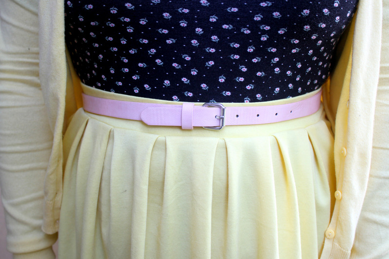 asecondtoforever:  It’s Spring Fever~! Ditsy florals, bright yellows &amp;
