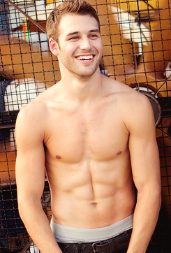 keithmikal:  poisonparadise:  Ryan GuzmanStep Up Revolution  ƒancy 
