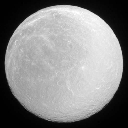 scinewscom:   NASA Releases New Image of Saturn’s Moon Rhea www.sci-news.com/space/nasa-image
