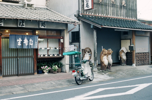 hisafoto - 小田急線散歩 47Machida , Tokyo Canon AE-1 + NFD50mm F1.4,...