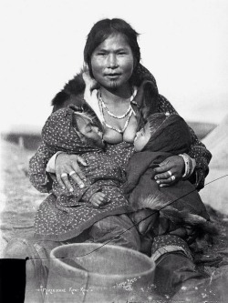 mortuus-lamia:  Native American Mothers.