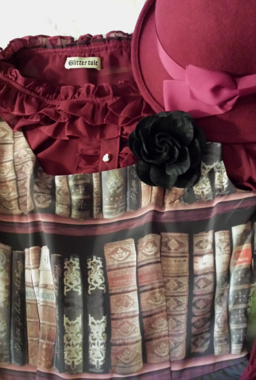once-again-the-gillyflowers:  Planning what to wear to go out tonight before I run head to my lab. J