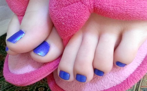 http://feetandbigasses.tumblr.com/post/62008580847