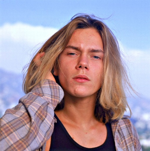 nadi-kon:  “I’d like to play every type of character, but only once. I like to experience things.” - River Phoenix 