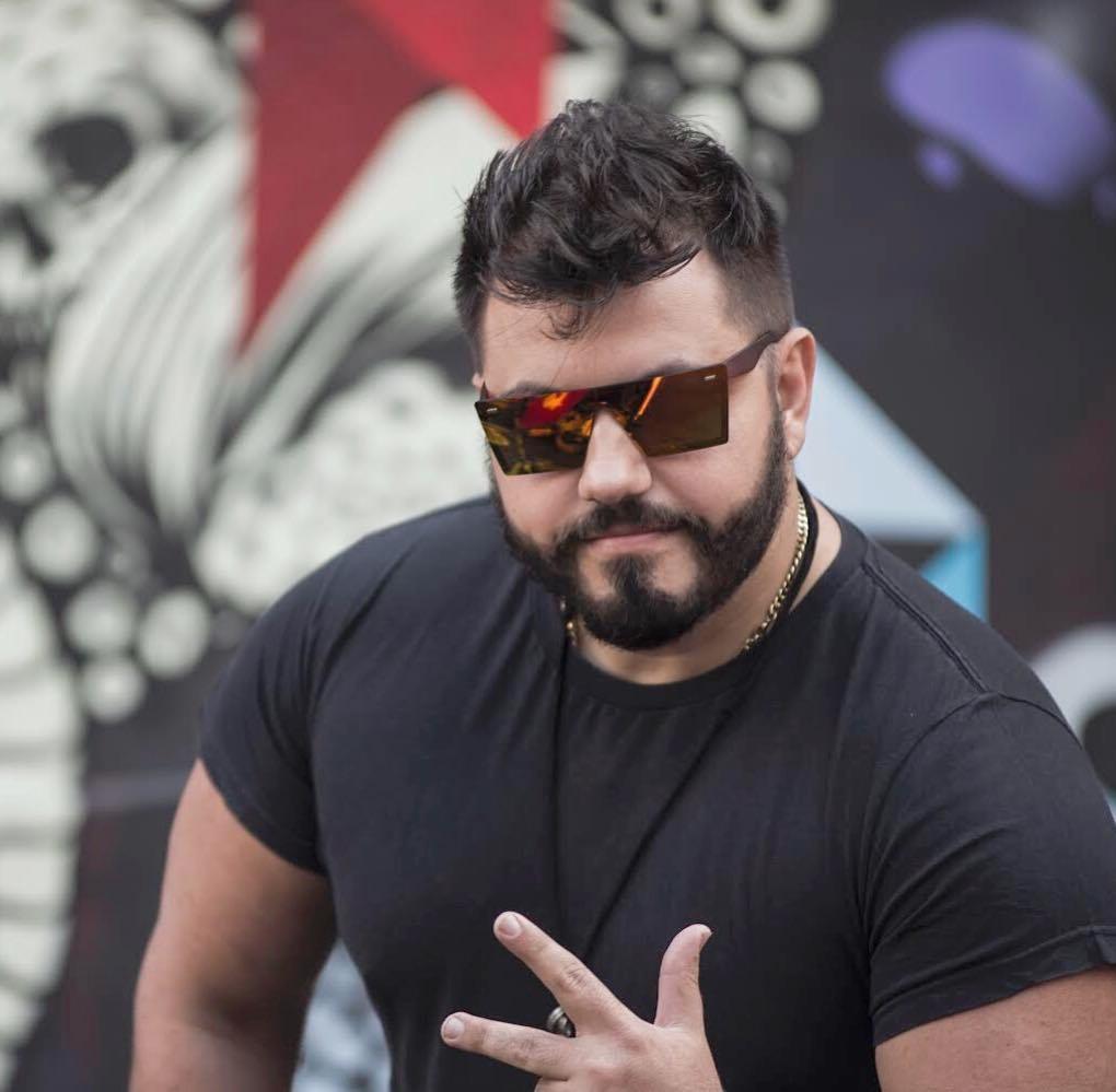 bear-hairy:  bear-hairy:  Déjanos tu comentario 🐻. Rebloguea y comparte el contenido