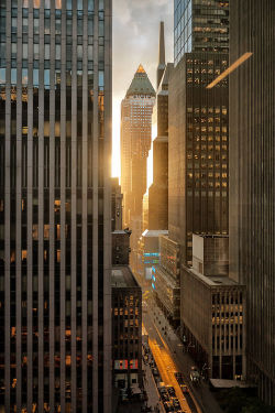 nonconcept:  &ldquo;NY Sunset&rdquo; by Jim Keen. 