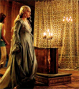 alayneestone-archive-deactivate:  Gif Meme - everythingpassesintime asked: Daenerys Targaryen + Dress Me Up 