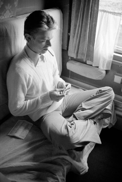 colecciones:David Bowie passing time on a