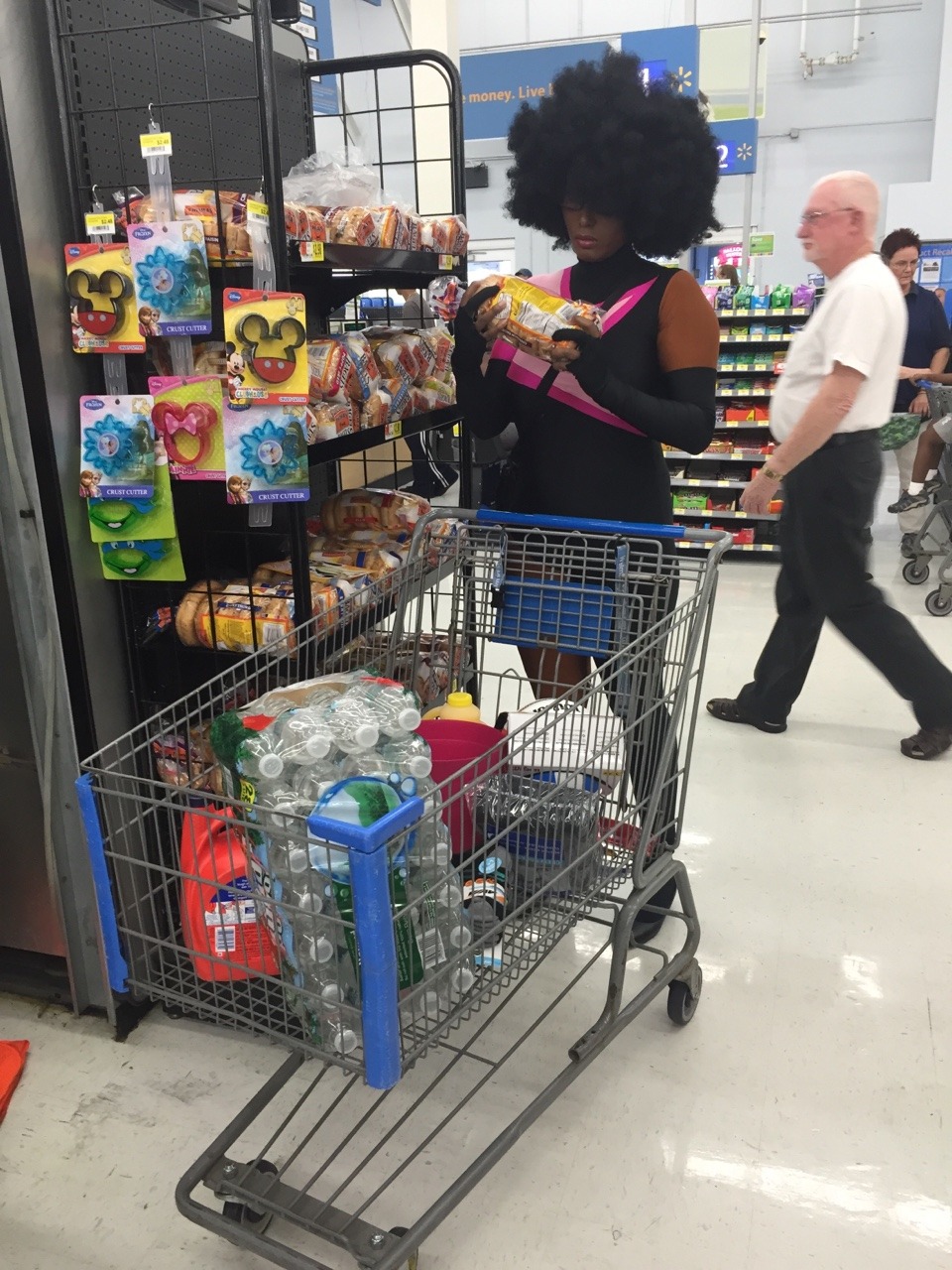 simplyvoguee:  latieraeve Garnet [Square Mom] at the supermarket [Instagram: latieraeve