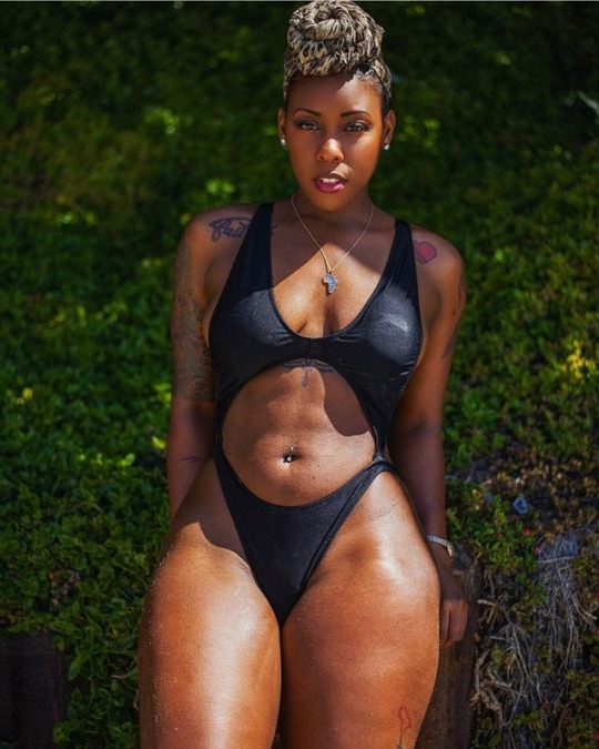 hissunnysub:  csmitty4u:  afrodesiacworldwide:    CHECK!!!  Lawd!!!