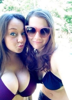 bikiniboobsbutts:    Who has a Busty Friend
