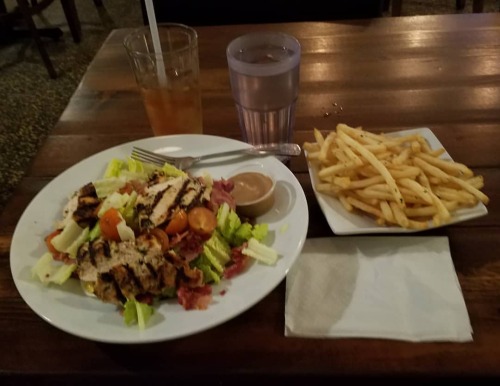 Yum! A nice #CobbSalad and #GarlicFries and an #ArnoldPalmer Just waiting on my #GarlicToast #CityKi
