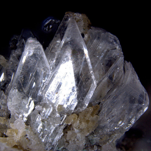 bijoux-et-mineraux:  Bobierrite - Kovdor Massif, Kola, Russia