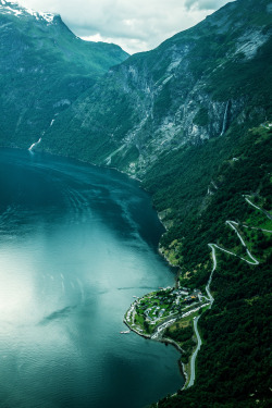 canislupvs:  Geiranger fjord and Eagle Road – by: xiaoran.bzh