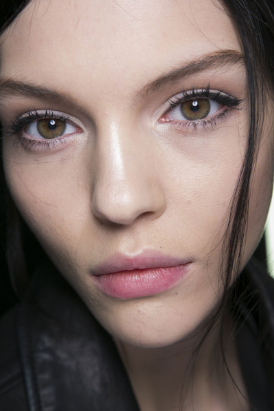 tumbledownthemountain:  modelsoffthecatwalk:  D&amp;G  Message me if ur a fashion