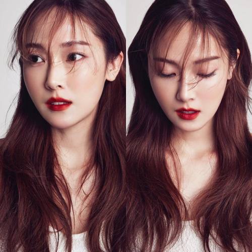 fysyj:(161129) @jessica.syj: a little lipstick never hurts @harpersbazaarkorea