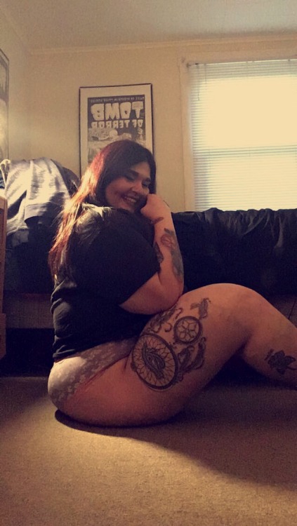 badassspacewitch:  Sunday bumday 🍑✌🏼