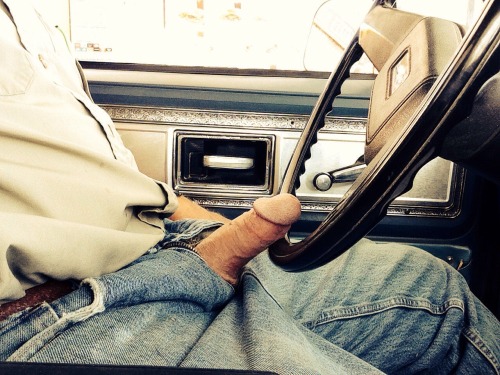 findingmeafter40:  happiness74:  Mmmmm you can drive with your cock steering the wheel! Love it!  Now that’s talent 😉 