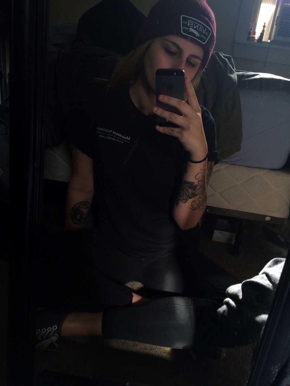 getdiiirt-y:  I know I took two selfies in one day😴😩