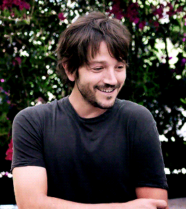 awhiteshirt: 128 seconds with diego luna (x) 