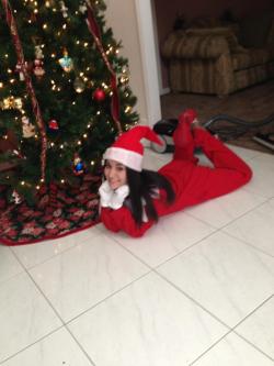 missjessisamess:  So my sister dressed up as the elf on the shelf and took pictures around our house this morning- Merry Christmas!