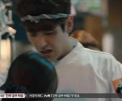 thesuitelife547:  I…am so late in watching this episode haha. But still, Kwak Siyang looks good and I kind of really like him with Park Boyoung. The moment I saw that scene with them walking together I was like “Wow, they match well” hahaha. I