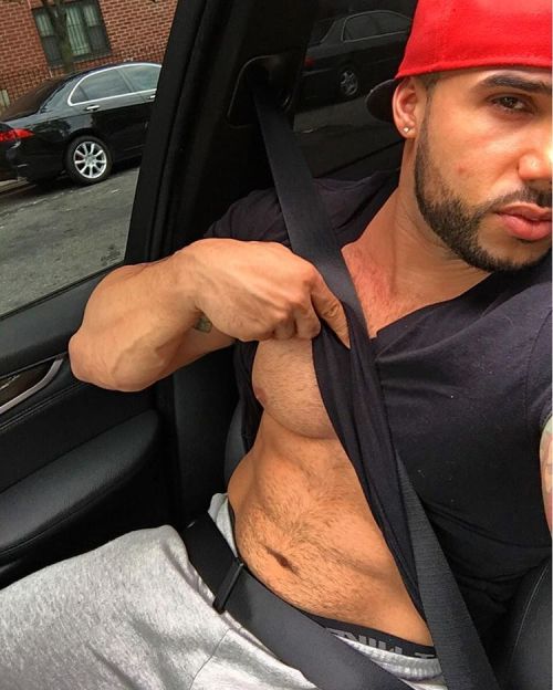 thick-sexy-muscle:  NYPD muscle hunk, Miguel Pimentel