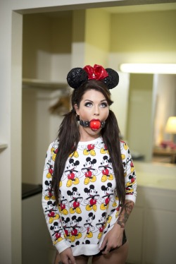 kajkelli:  retarded-princess:  I have this exact shirt, and I actually wore it the day before yesterday. I don’t have the ball gag, however. Disney should make ball gags and other bdsm gear. I’d like to own a Minnie blackout hood. So cute!!  imagine