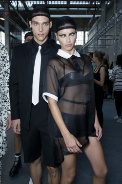 derriuspierre:  Backstage At Givnechy Spring/Summer