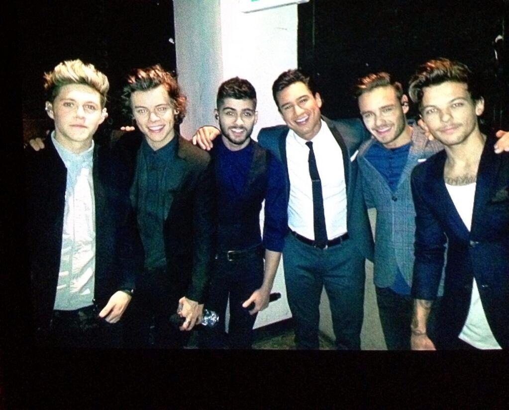 direct-news:  The boys with Mario Lopez earlier tonight! 