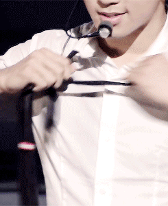 pervingonmblaq:   the way Mir and G.O change their clothes for their solo performance  