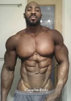 oofahpapa:     http://oofahpapa.tumblr.com/archive  dam he fine as fuck he get it