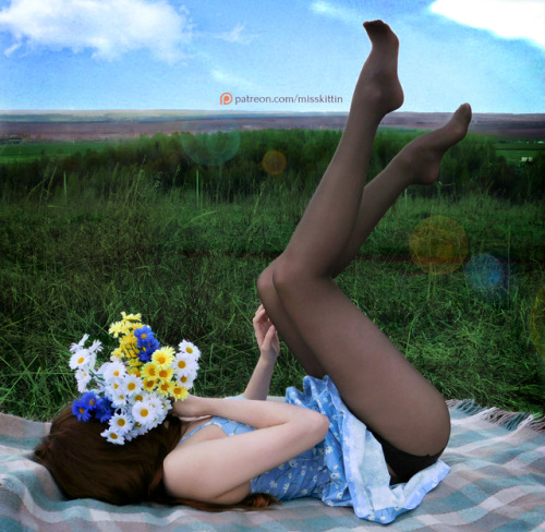 The season of warm outside photosets is open! <3ღ Patreon.com/misskittin ღ