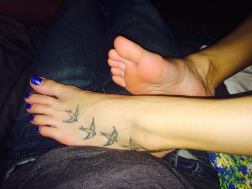 New color for feet worshippers. She has the sexiest feet those toes get me so hard I have pre cum dr