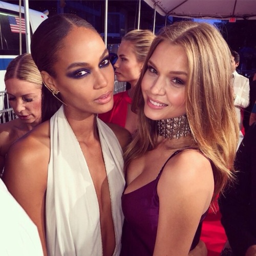 “dannijo: Heads making hearts ❤️ @josephineskriver @joansmalls #CFDAAWARDS”