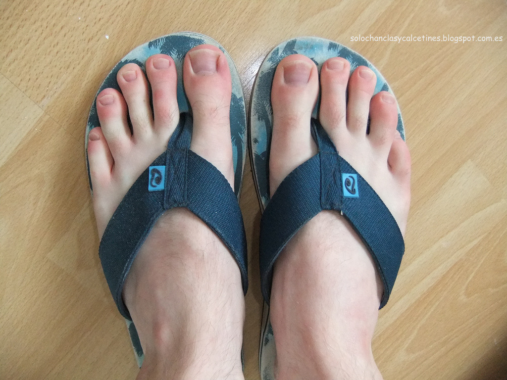 hotbarefootboys:  http://hotbarefootboys.blogspot.com.es http://solochanclasycalcetines.blogspot.com.es