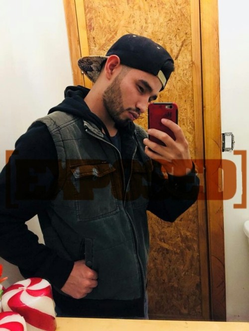 gaybusted-tj: DIEGO DANIEL 27años  De Ensenada bc, se la pasa exibiendose e intercambiando fotos y v