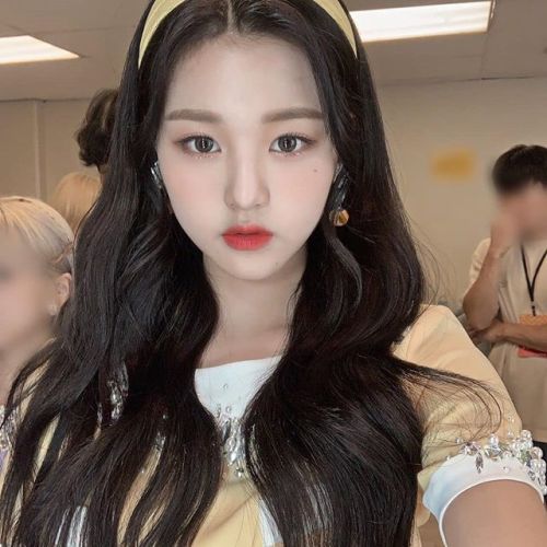 iz-onez:191018 official_izone: Sunflower #Wonyoung #IZONEtranslation by iz-oneztake out with full cr