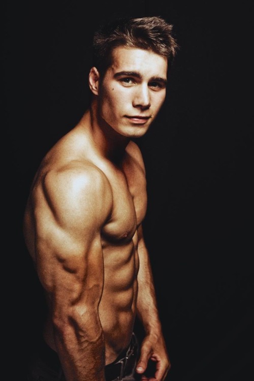 handsomemales:  alex kotze by louis botha 