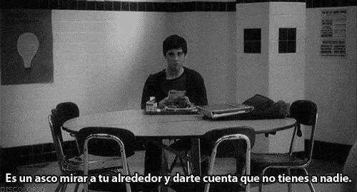 my-sweet-fake-smile:  Y las pocas con las que estas no te apoyan como tu quisieras…