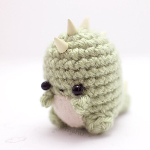 sosuperawesome:  Crochet amigurumi by mohustore on Etsy  • So Super Awesome is also on Facebook, Twitter and Pinterest • 