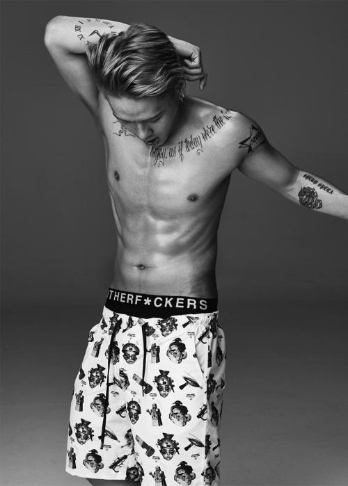 skawngur:  15 S/S MADHATTER UNDERWEAR 