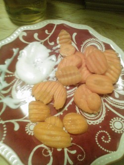 Carrots cut like potato chips are the best, and perfect for dipping into moderate amounts of ranch.